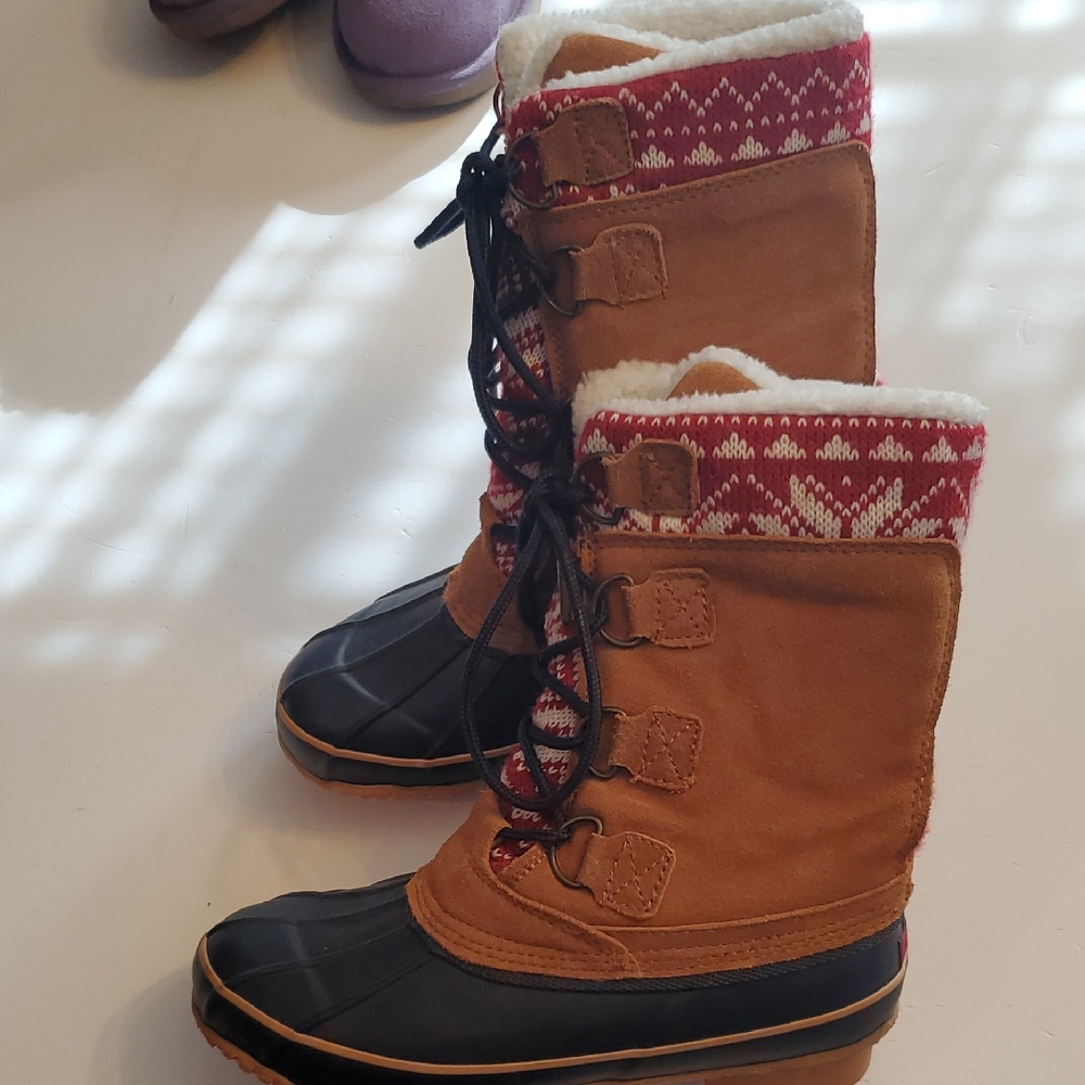 Khombu Brown and Red Lace Up Boots